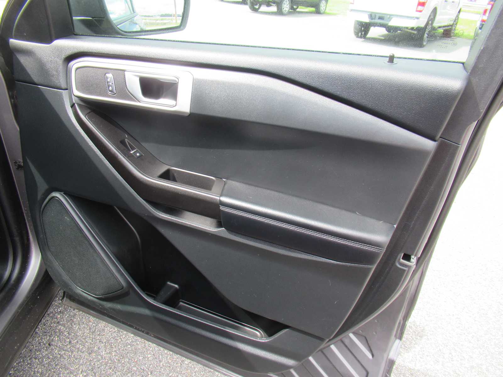 2021 Ford Explorer Base photo 11