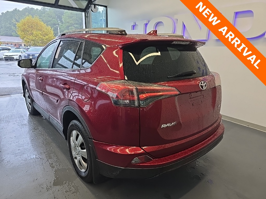 2018 Toyota RAV4 LE photo 3