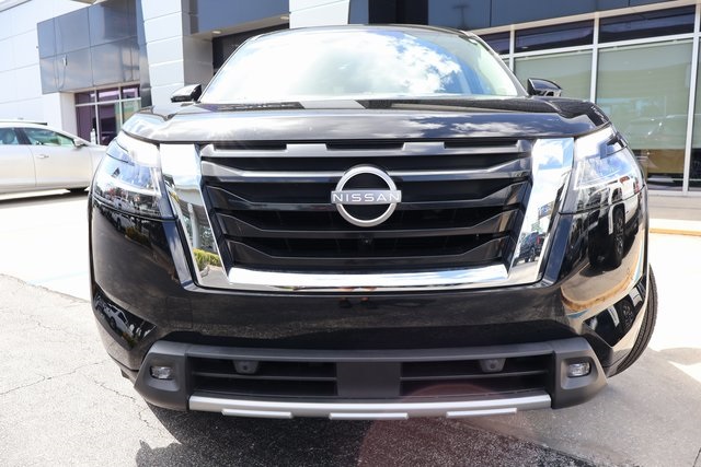 2022 Nissan Pathfinder SL photo 2