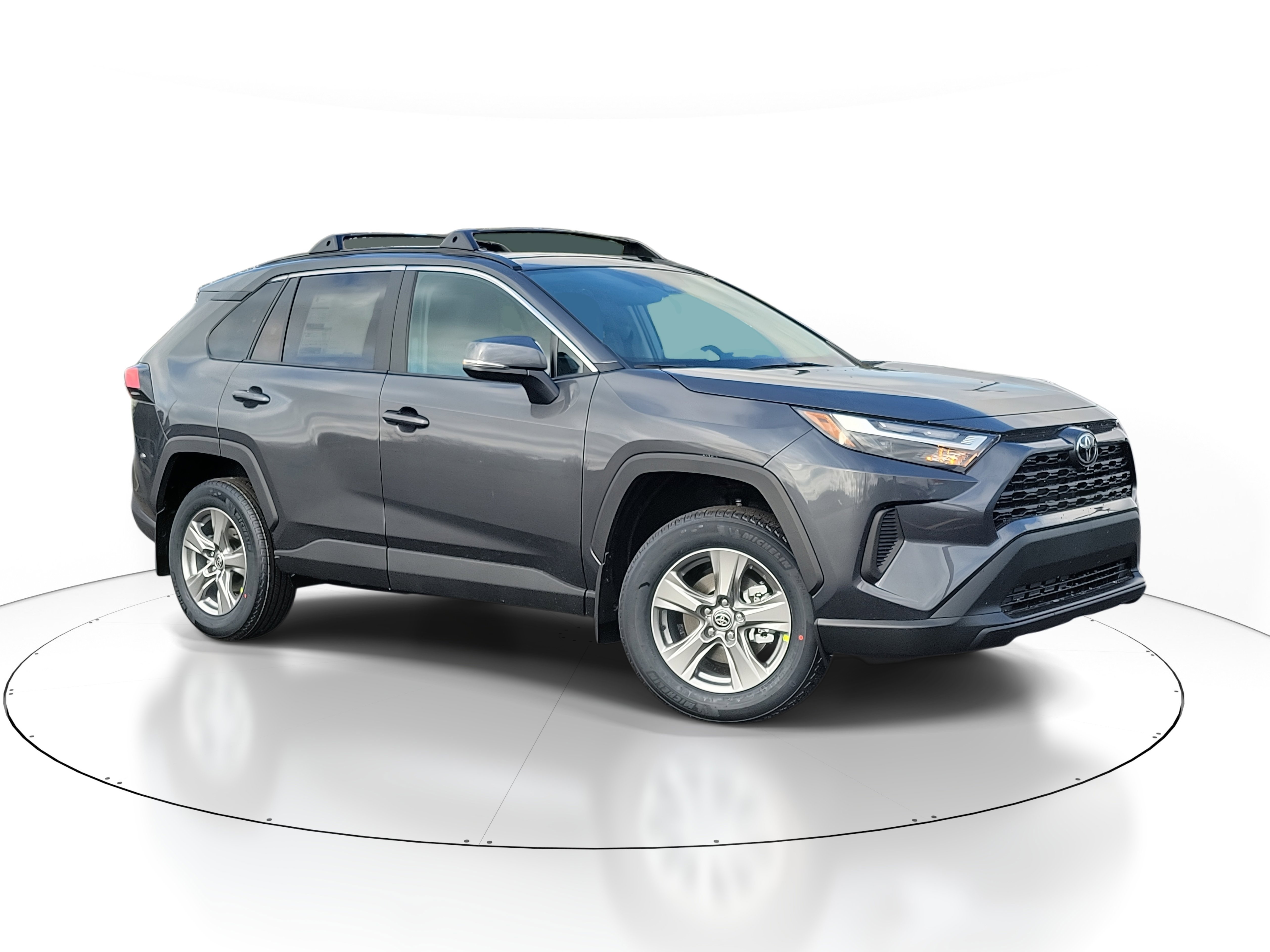 2025 Toyota RAV4 XLE's photo