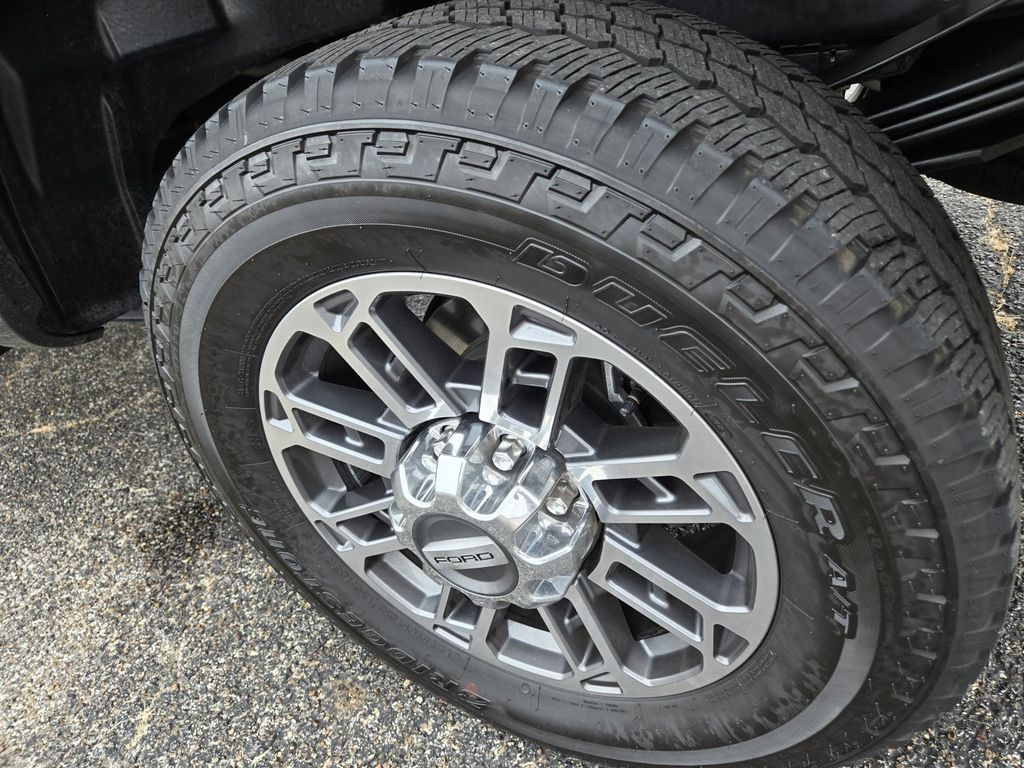 2025 Ford F-250 Platinum photo 12