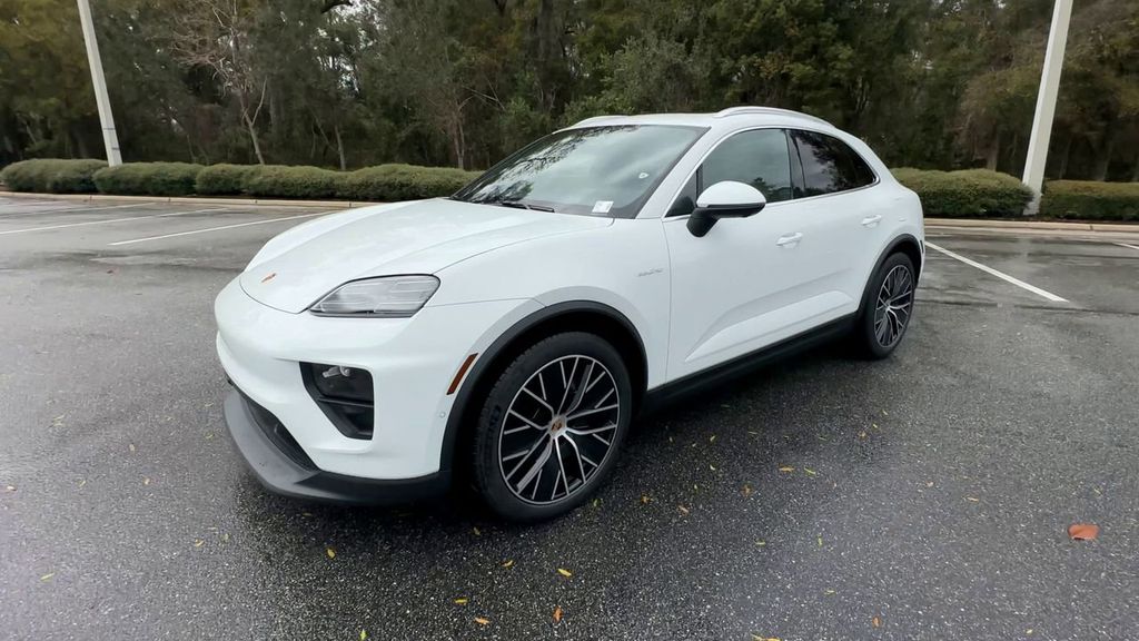 2025 Porsche Macan Electric 4 photo 4