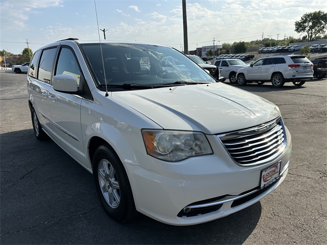 2012 Chrysler Town & Country Touring photo 4