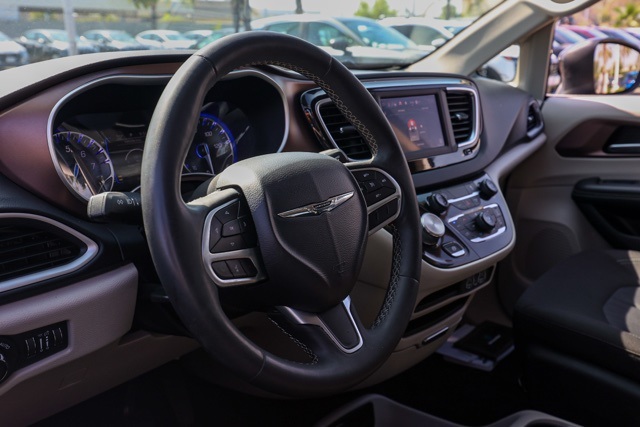 2023 Chrysler Voyager LX photo 13