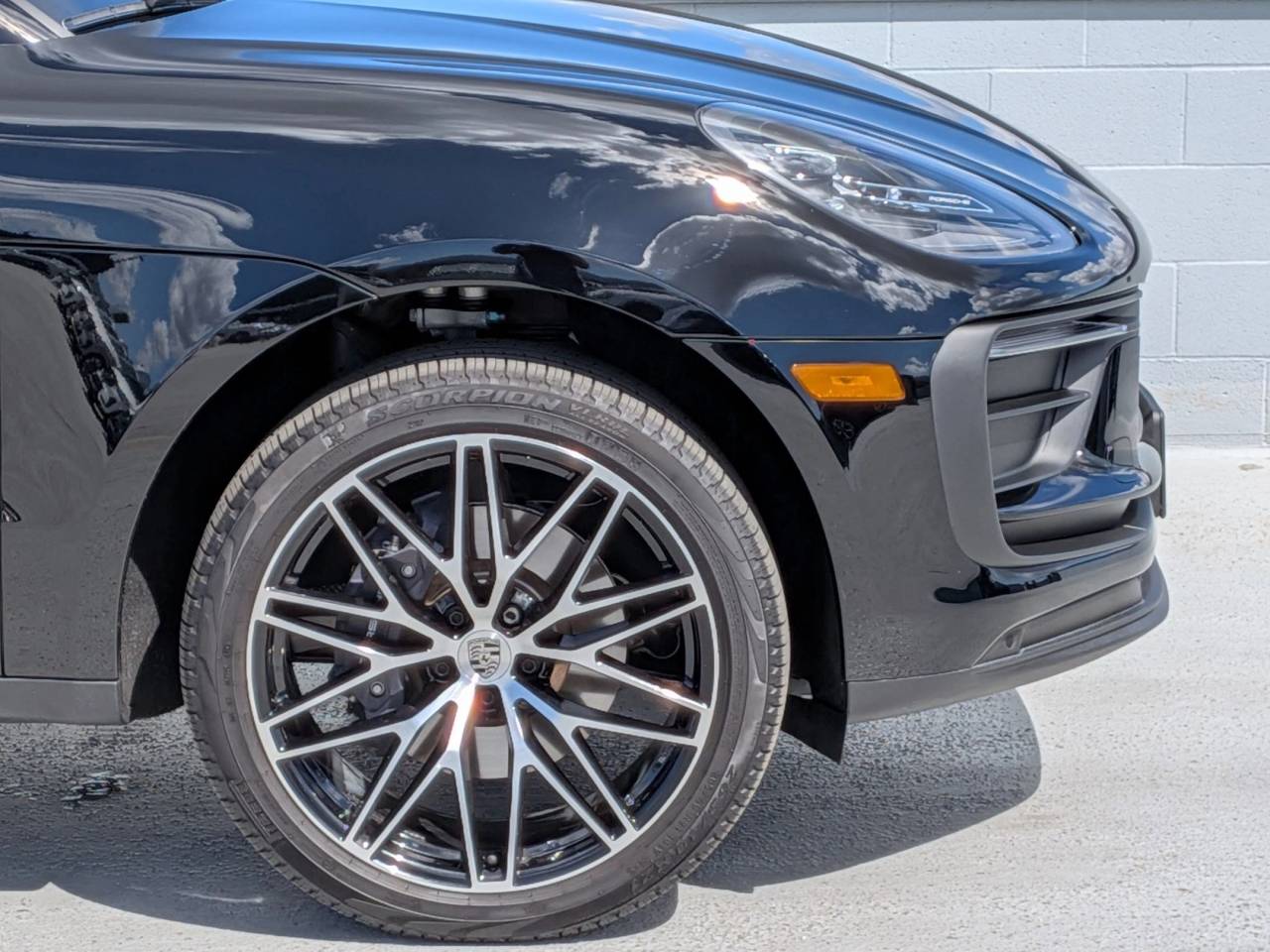 2025 Porsche Macan Base photo 11