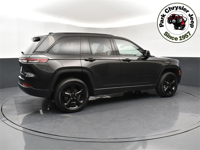 2024 Jeep Grand Cherokee Limited photo 2