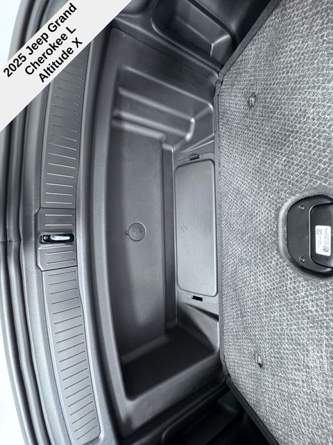 2025 Jeep Grand Cherokee Altitude X photo 31