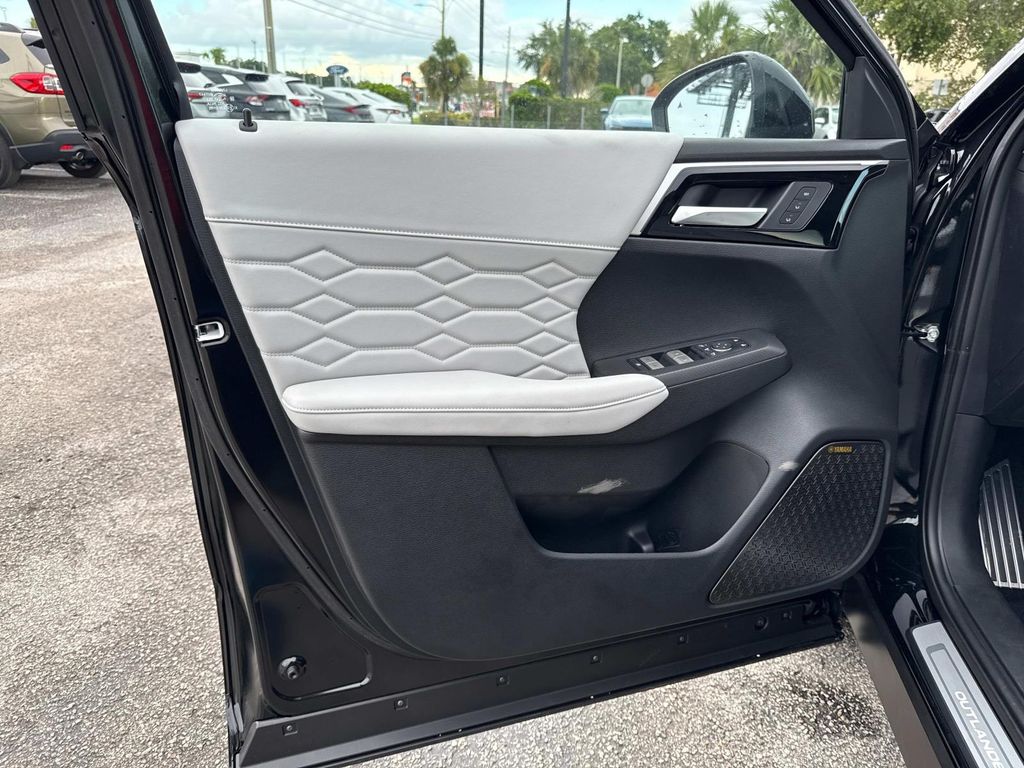 2025 Mitsubishi Outlander SEL GT photo 17