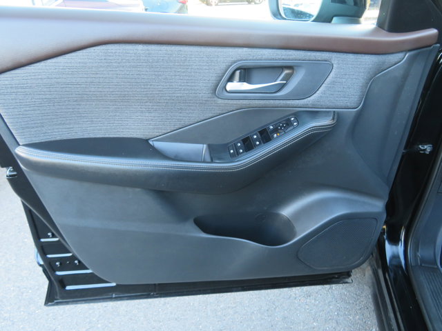2021 Nissan Rogue SV photo 17