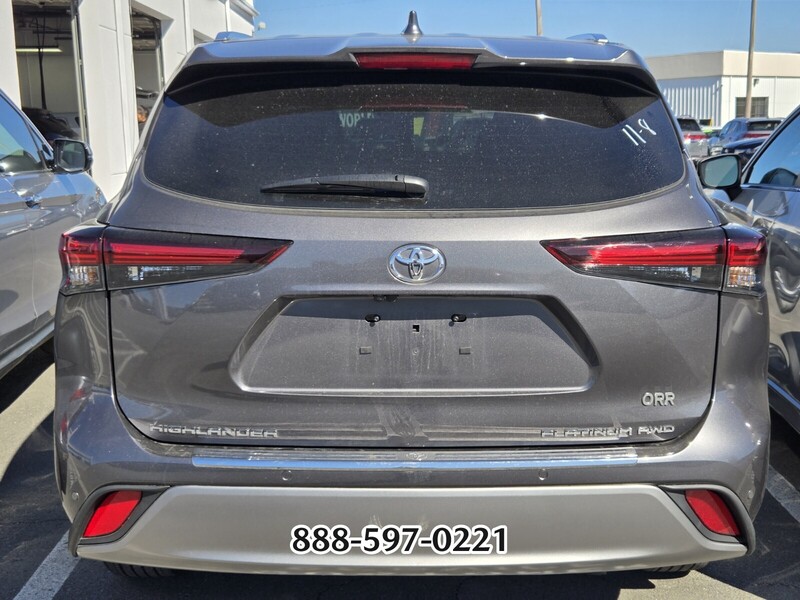 2025 Toyota Highlander Platinum photo 4