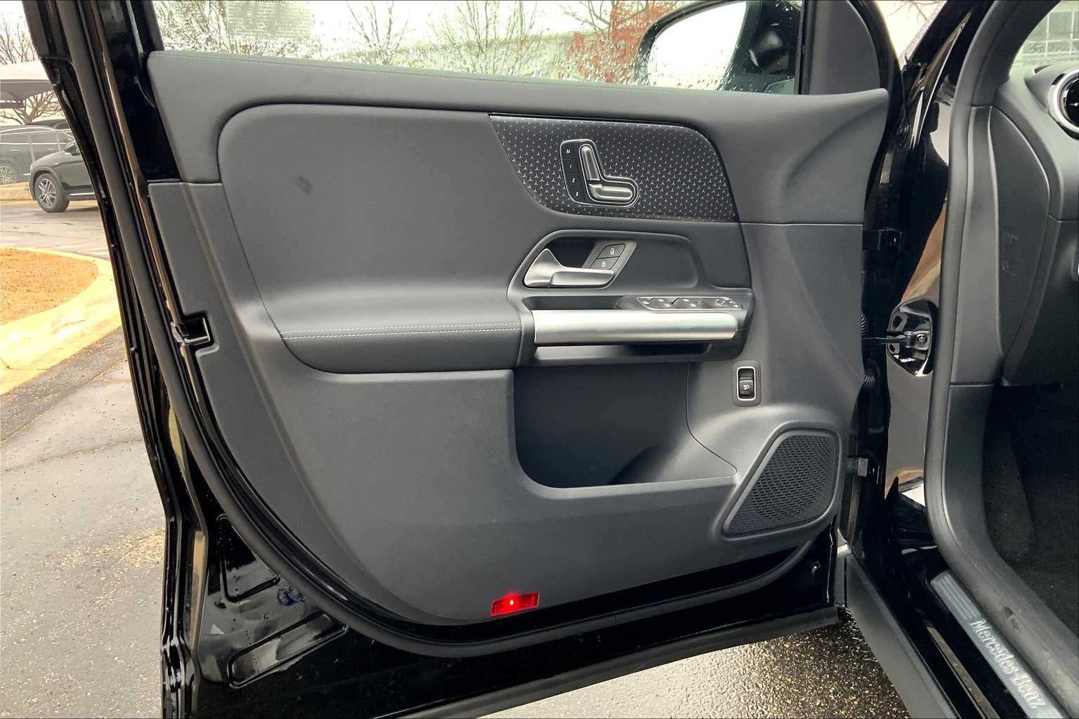 2025 Mercedes Benz GLA 250 photo 13