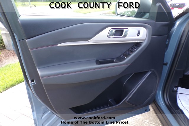 2025 Ford Explorer photo 13