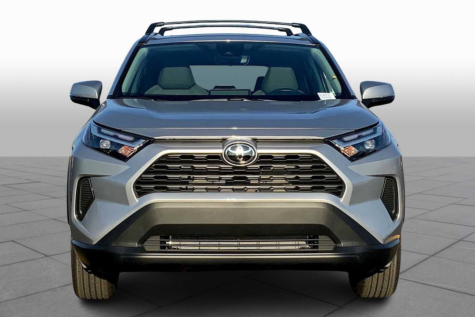 2025 Toyota RAV4 XLE photo 2