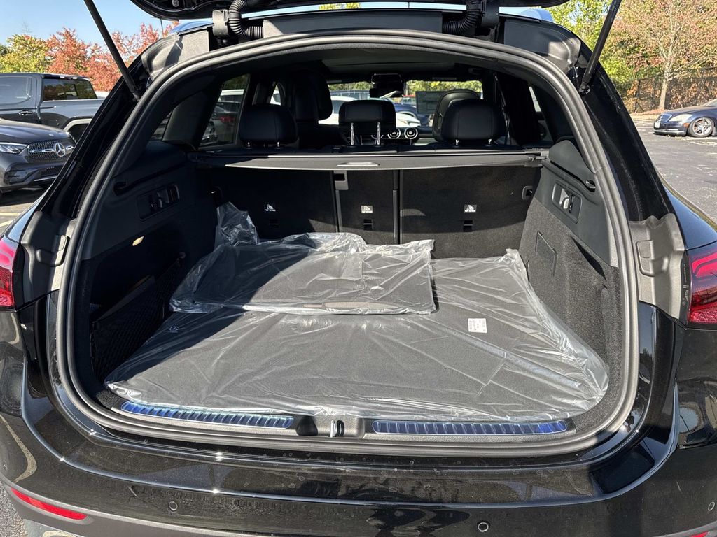2026 Mercedes Benz GLC 300 4MATIC photo 3
