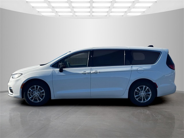 2026 Chrysler Pacifica photo 4