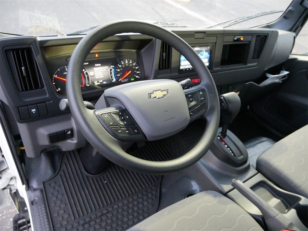 2025 Chevrolet Silverado photo 6