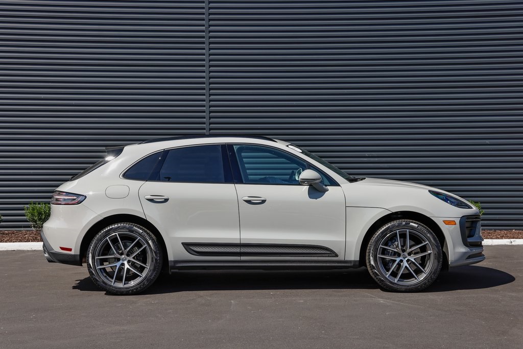 2025 Porsche Macan T photo 8