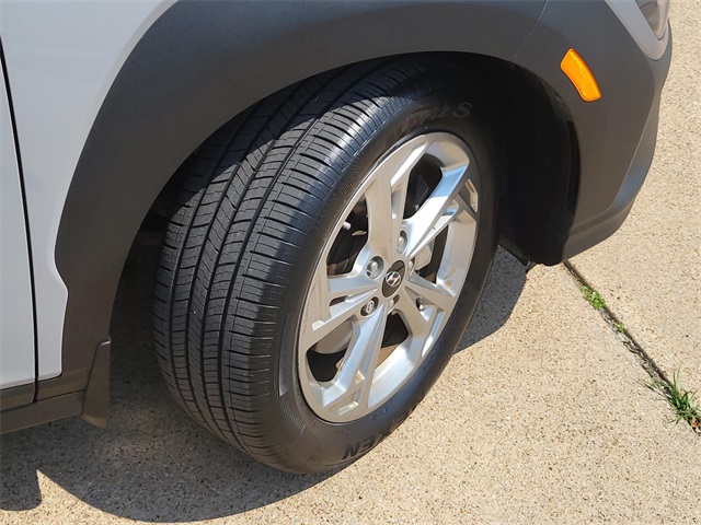2023 Hyundai Kona SEL photo 4