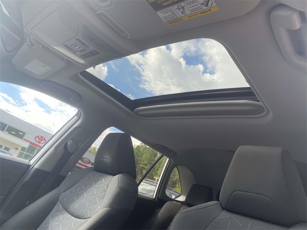 2022 Toyota RAV4 XLE photo 16