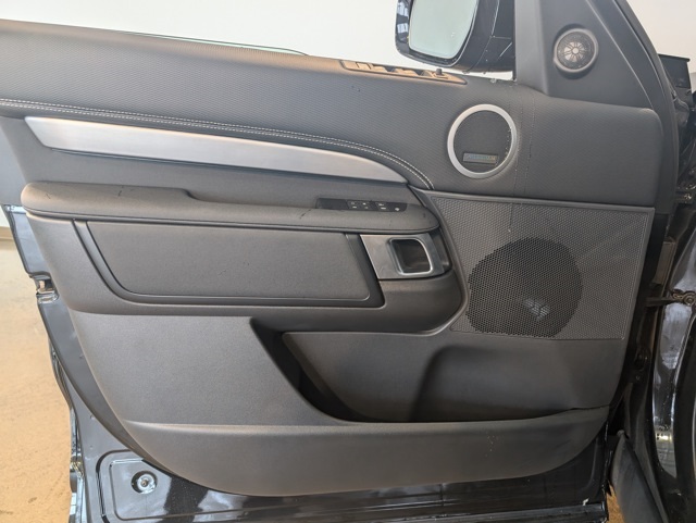 2025 Land Rover Discovery SE photo 6