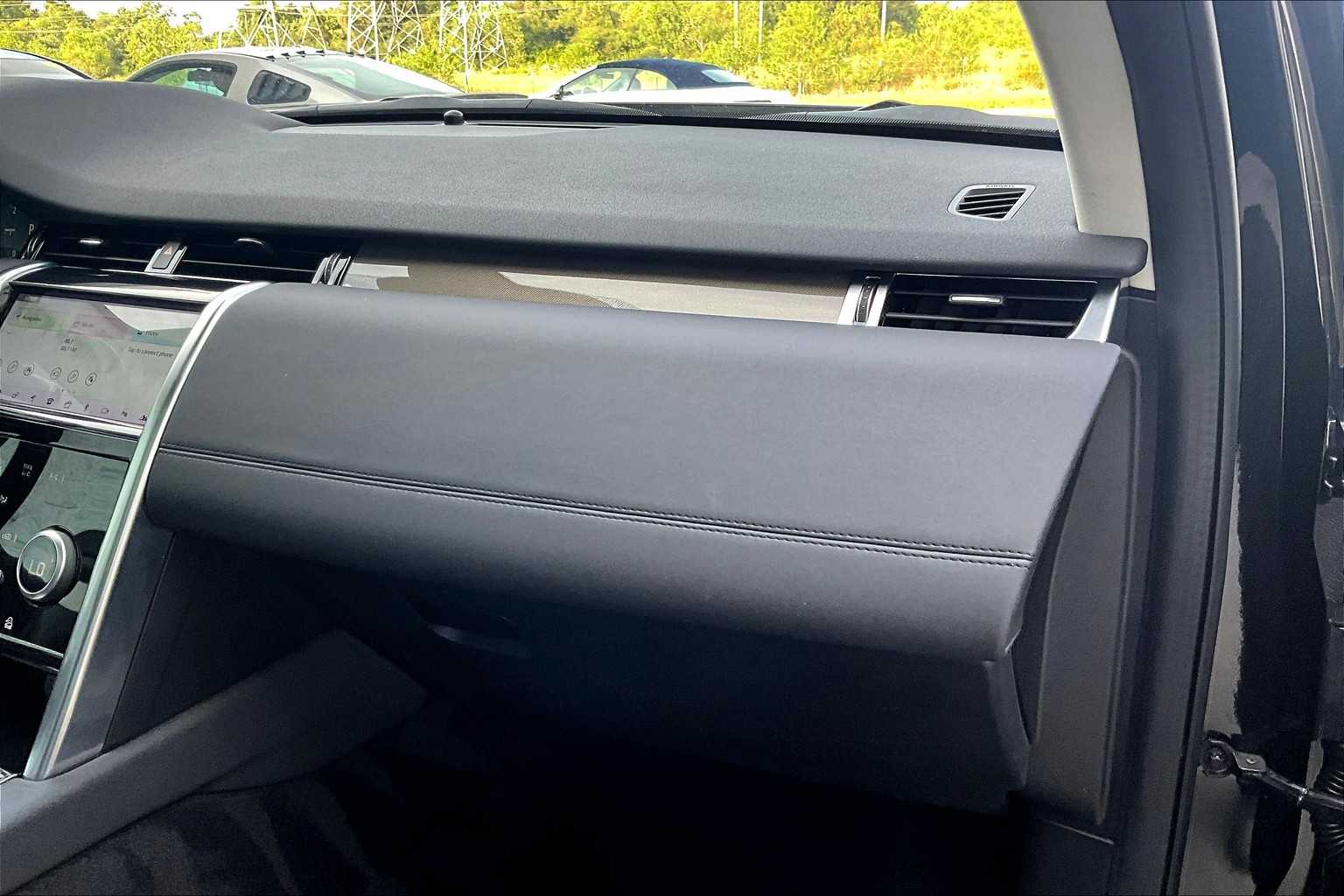 2020 Land Rover Discovery Sport SE photo 15