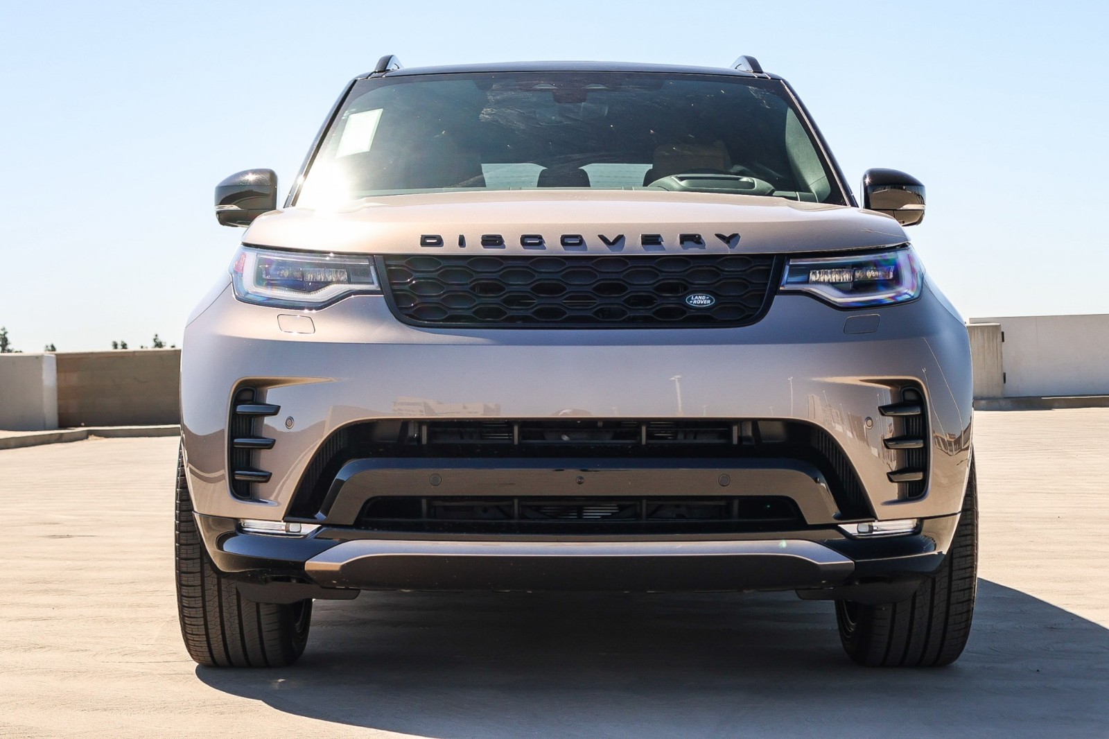 2025 Land Rover Discovery SE photo 2
