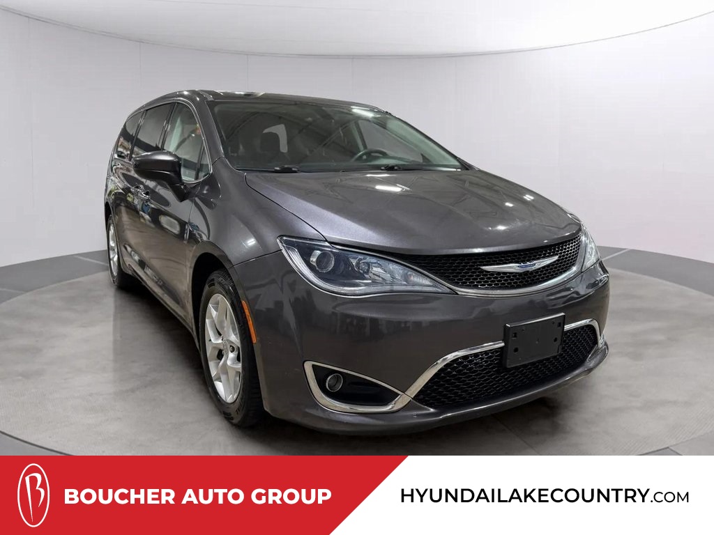 2017 Chrysler Pacifica Touring Plus's photo