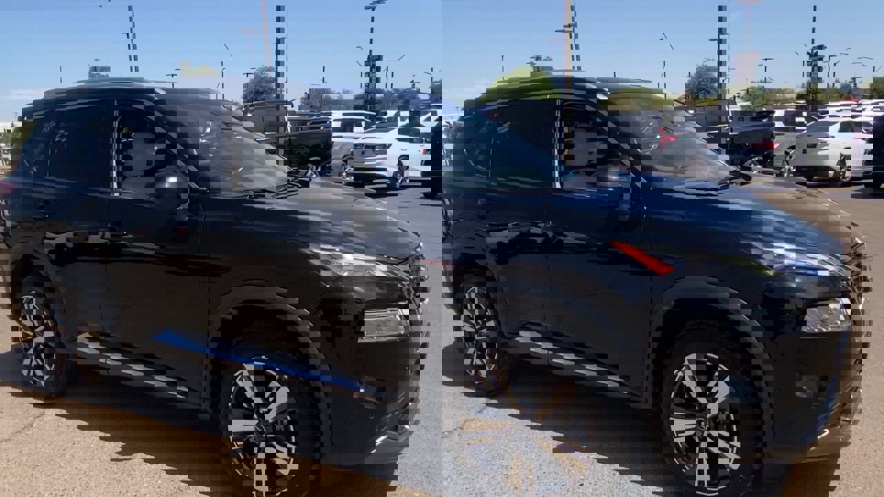 2023 Nissan Rogue SL photo 3