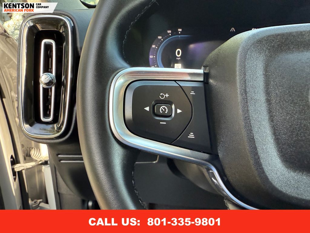 2025 Volvo XC40 Plus photo 16