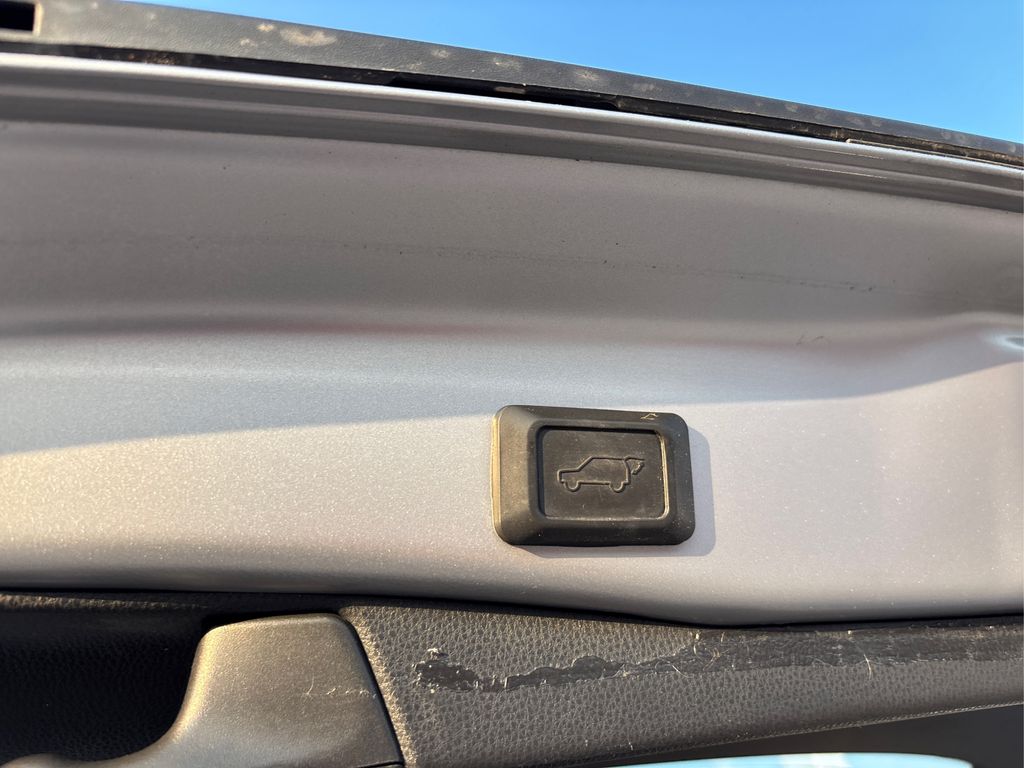 2019 Toyota RAV4 XLE photo 14