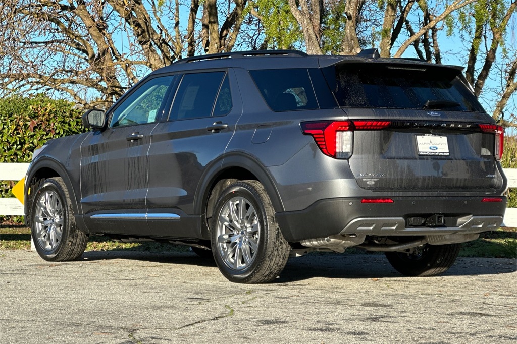 2025 Ford Explorer photo 4