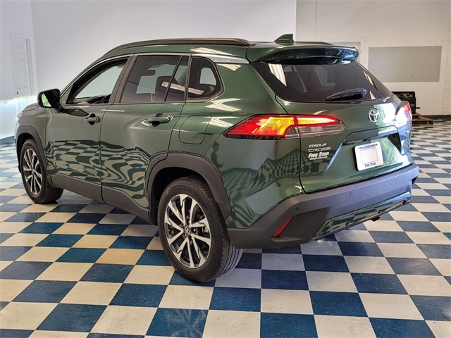 2023 Toyota Corolla Cross XLE photo 8