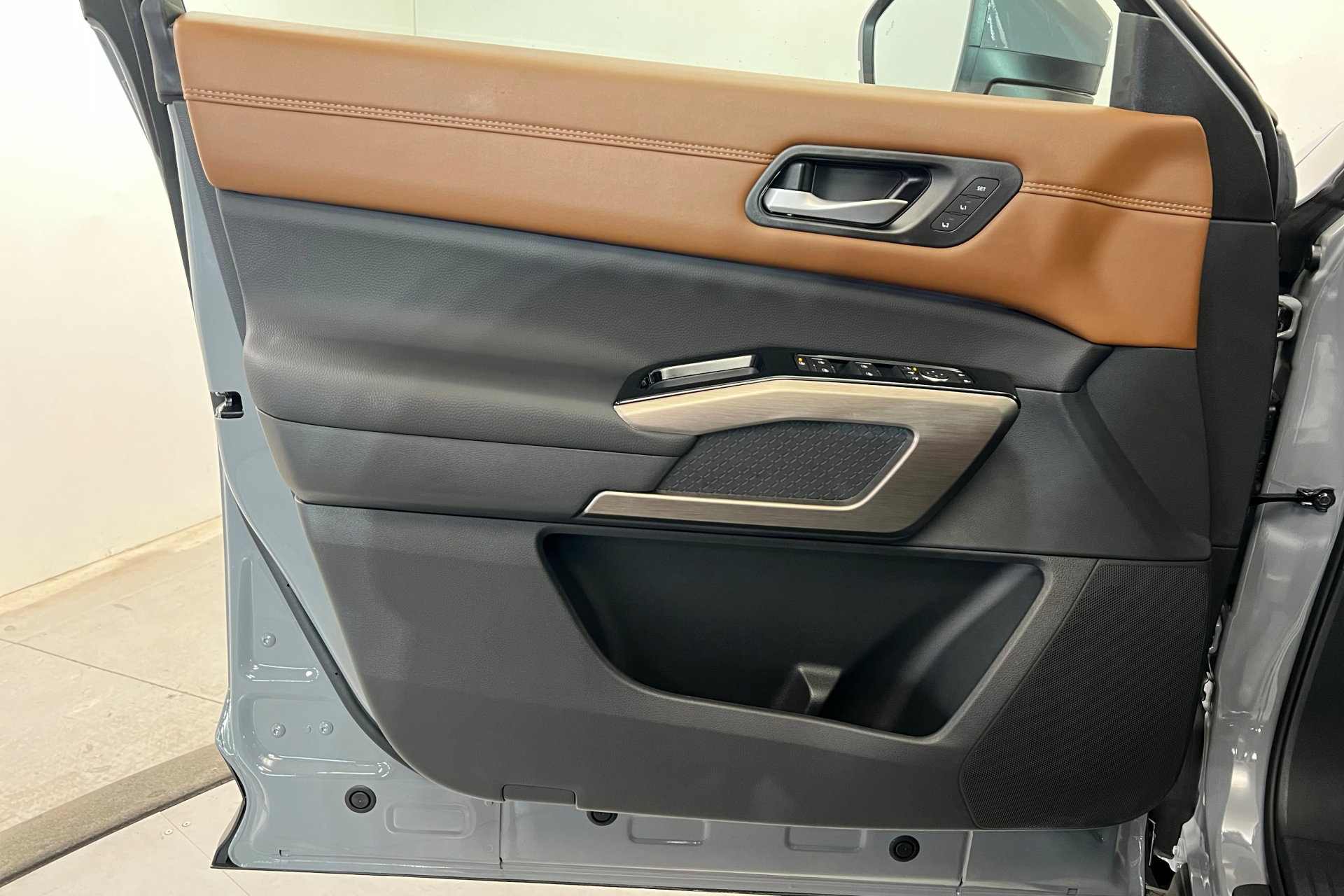 2025 Nissan Pathfinder Platinum photo 14