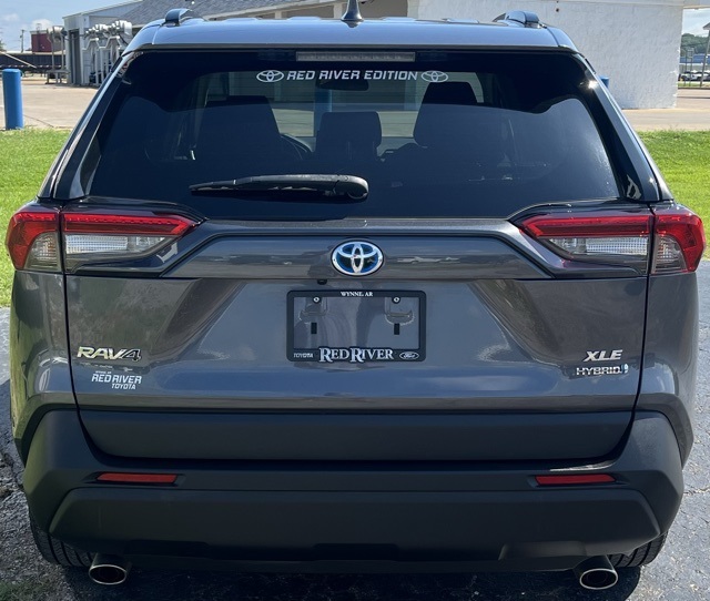 2022 Toyota RAV4 Hybrid XLE photo 6