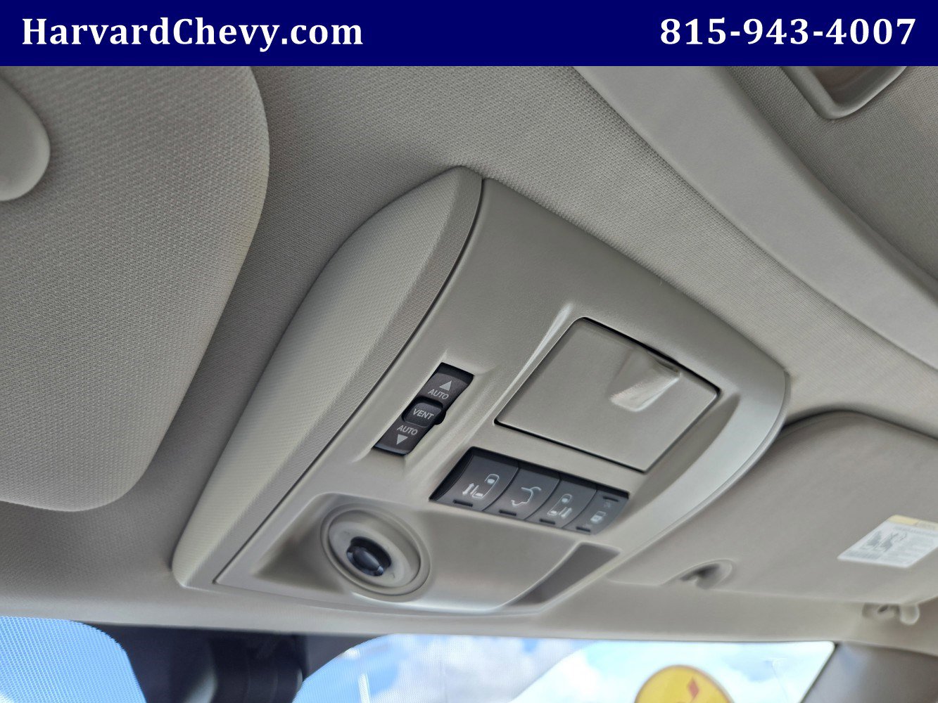 2015 Chrysler Town & Country Limited Platinum photo 14