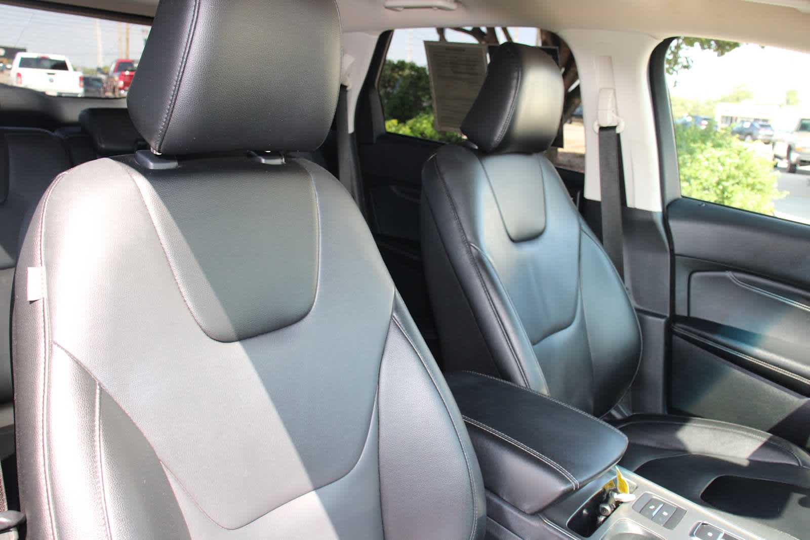 2022 Ford Edge Titanium photo 33