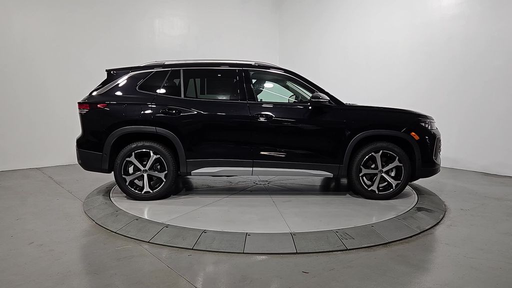 2025 Volkswagen Tiguan SE photo 3