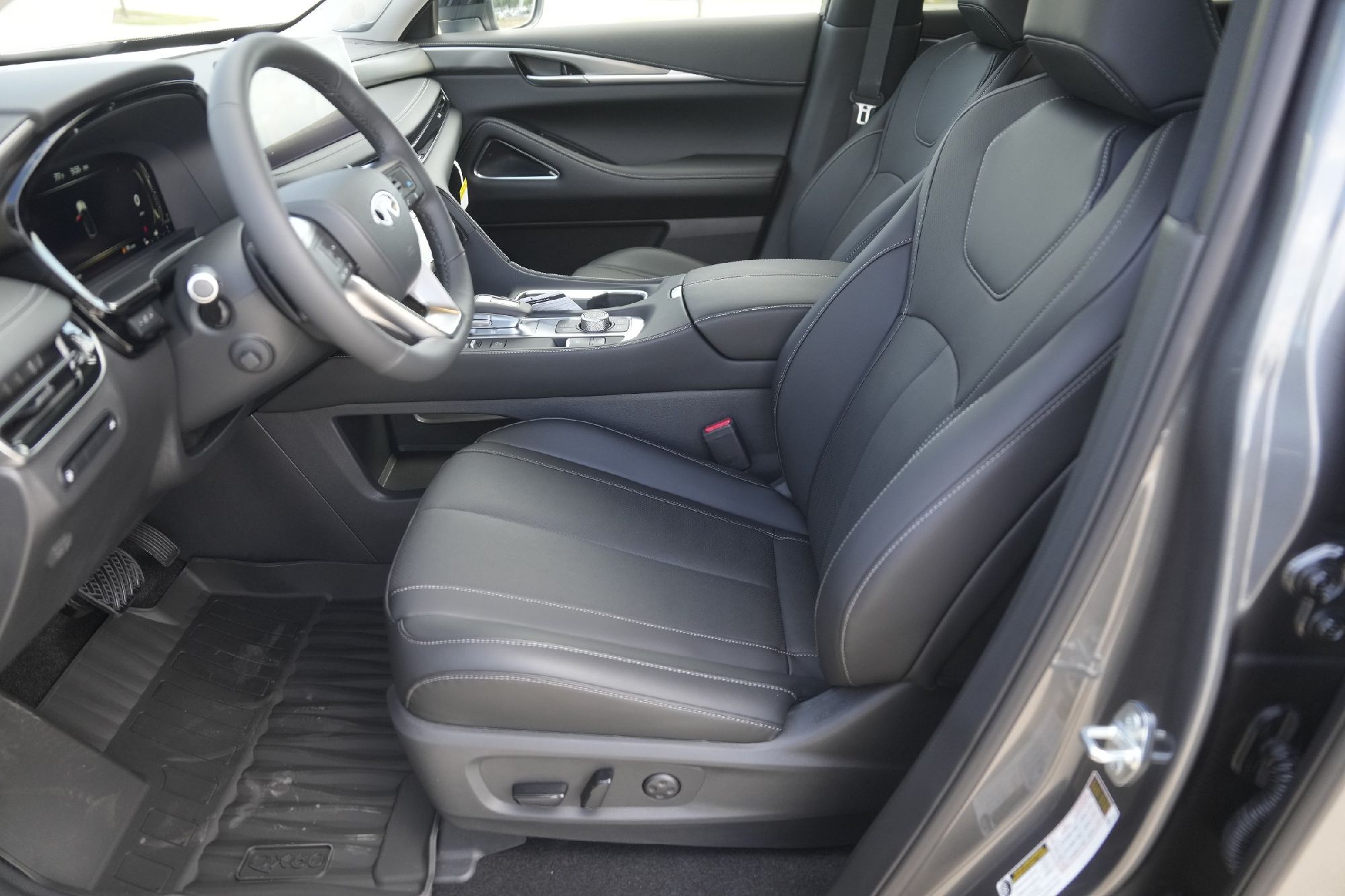 2026 Infiniti QX60 Luxe photo 7