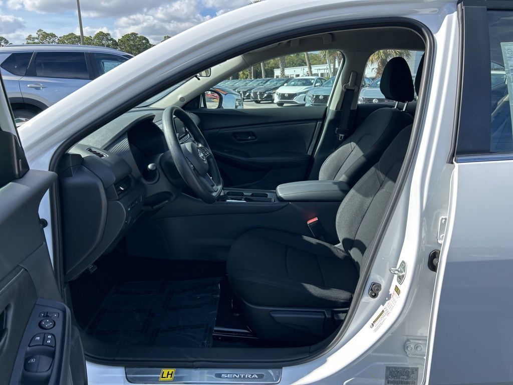 2025 Nissan Sentra S photo 9