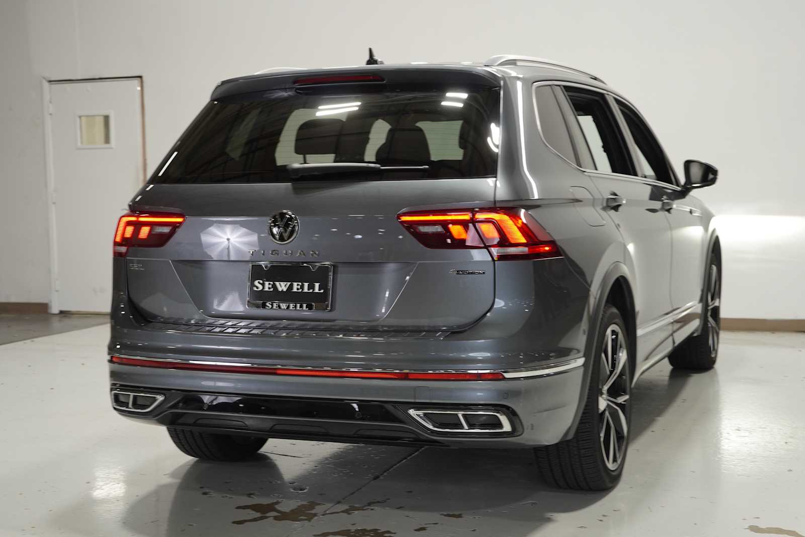 2022 Volkswagen Tiguan SEL Premium R-Line photo 4