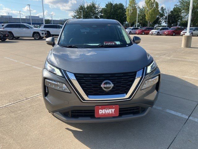 2022 Nissan Rogue SV photo 2