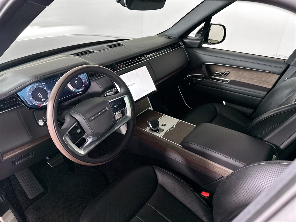 2025 Land Rover Range Rover SE photo 10