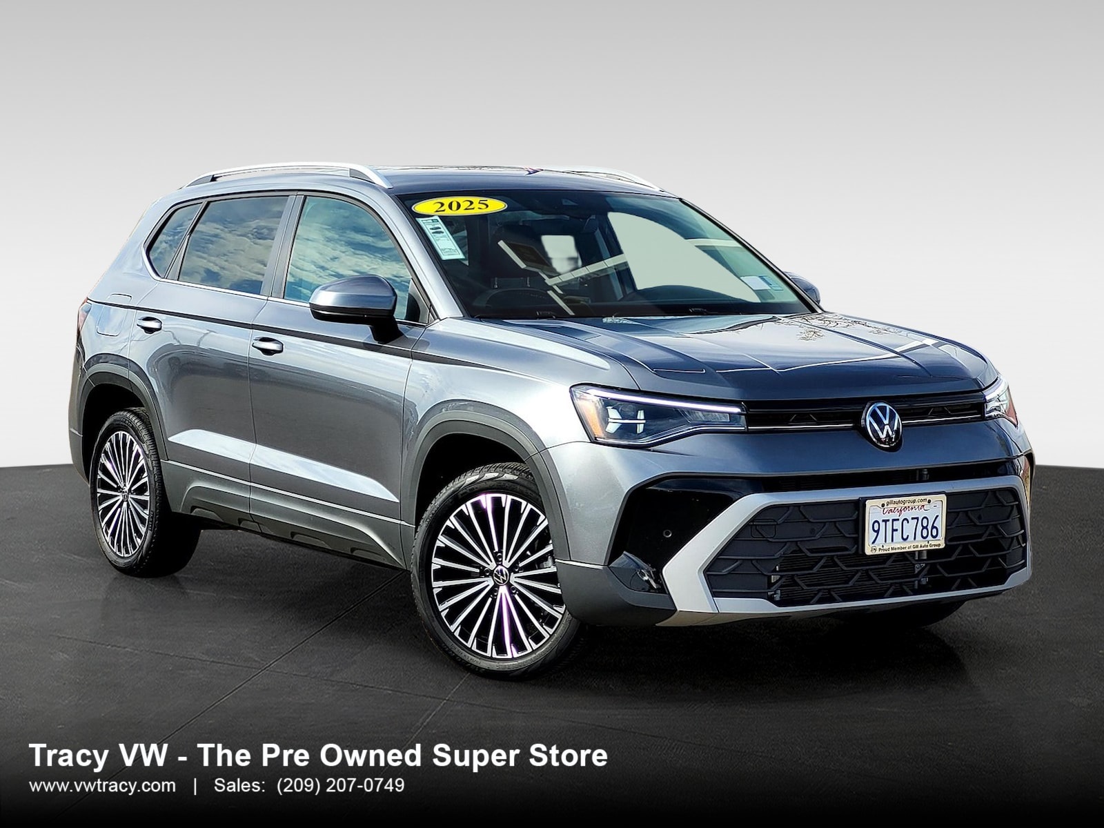 2025 Volkswagen Taos SE's photo