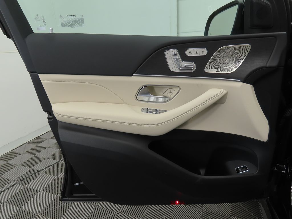 2025 Mercedes Benz GLS 450 4MATIC photo 23