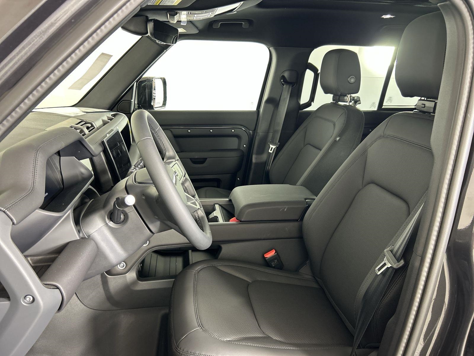 2025 Land Rover Defender 110 S photo 22