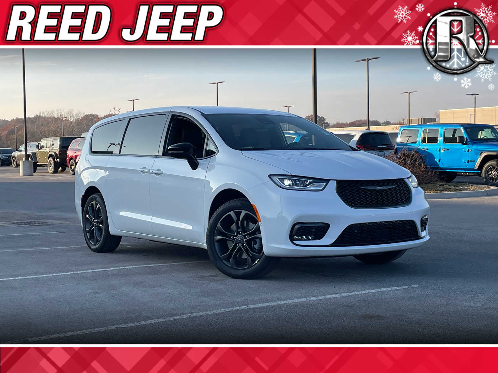 2026 Chrysler Pacifica Select's photo