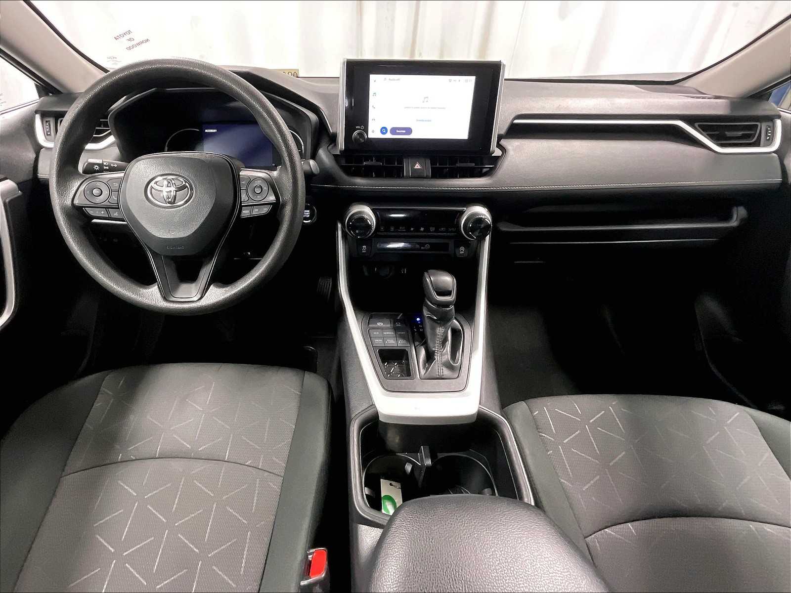 2024 Toyota RAV4 XLE photo 21