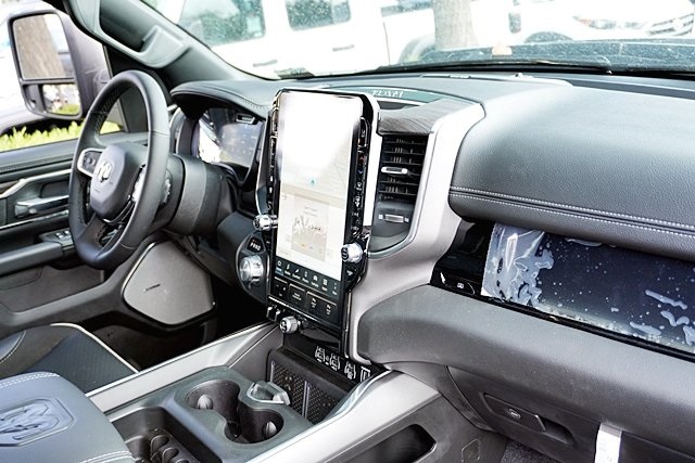 New 2026 Diamond Black Crystal Pearl-Coat Exterior Paint RAM Laramie image 13