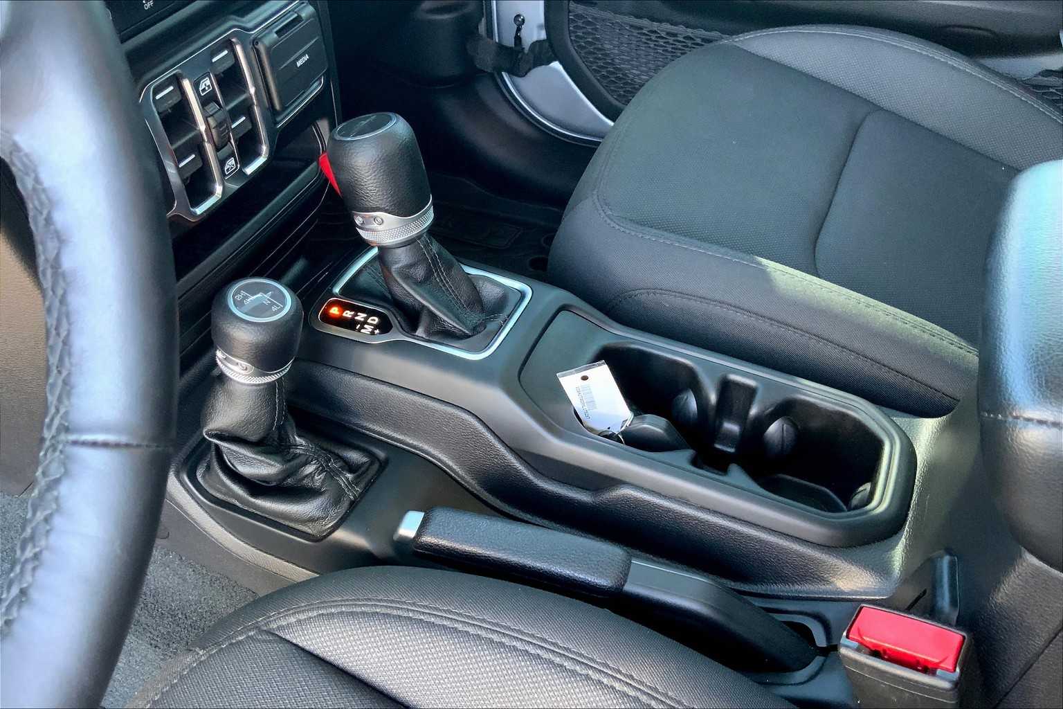2022 Jeep Gladiator Willys Sport photo 15