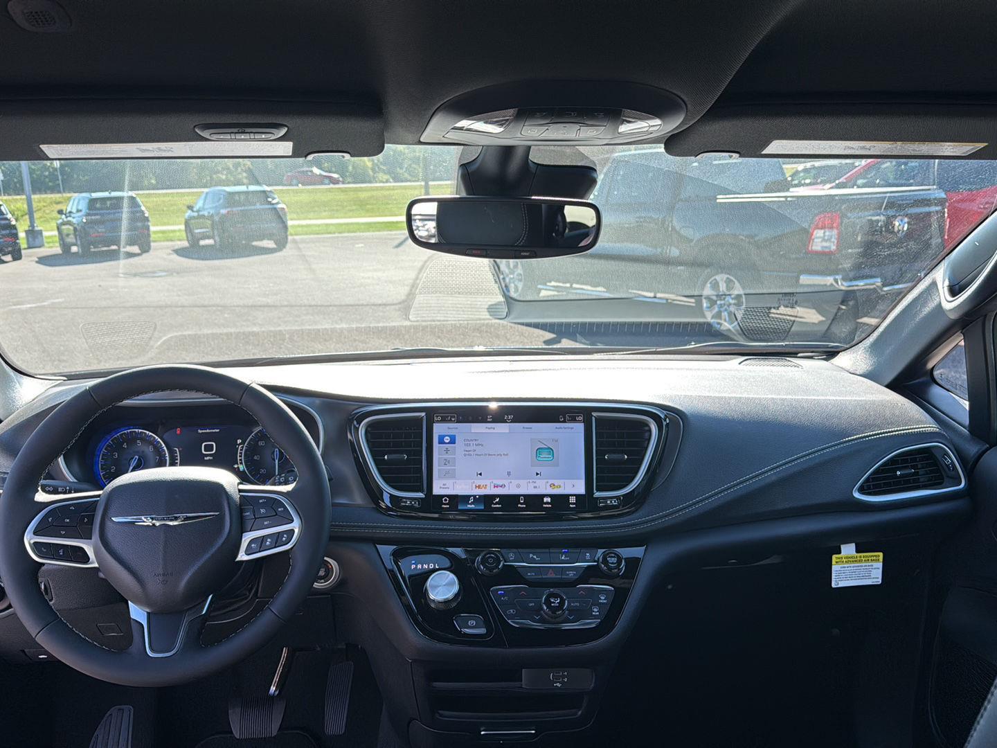 2026 Chrysler Pacifica photo 5